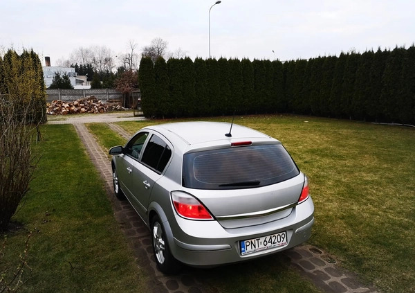 Opel Astra cena 13400 przebieg: 188000, rok produkcji 2007 z Świdnica małe 67